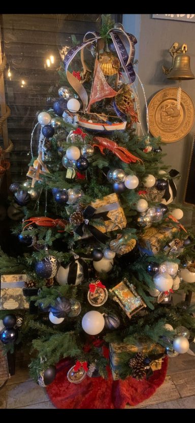 A beautifully decorated Christmas tree with ornaments and lights.